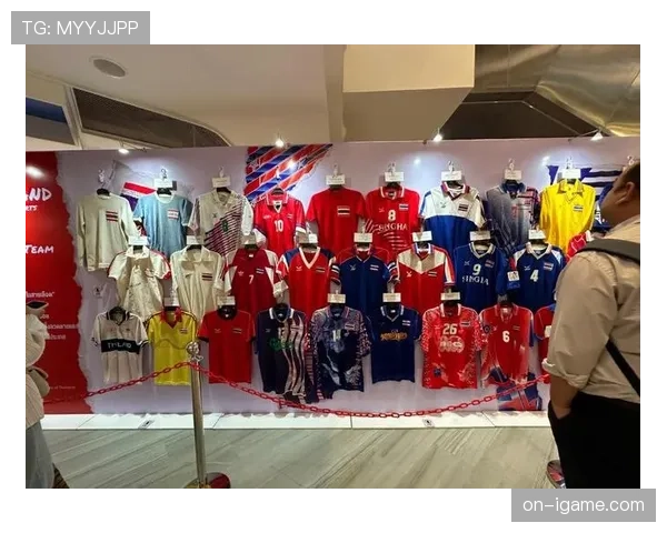 花絮：看台小球迷举牌庆祝生日，获赠克罗斯签名球衣